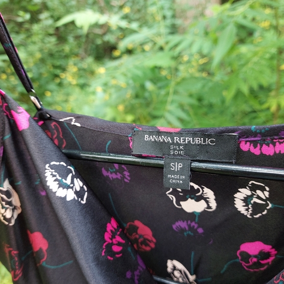 Banana Republic 100% Silk Floral Tank Sm - Picture 6 of 7